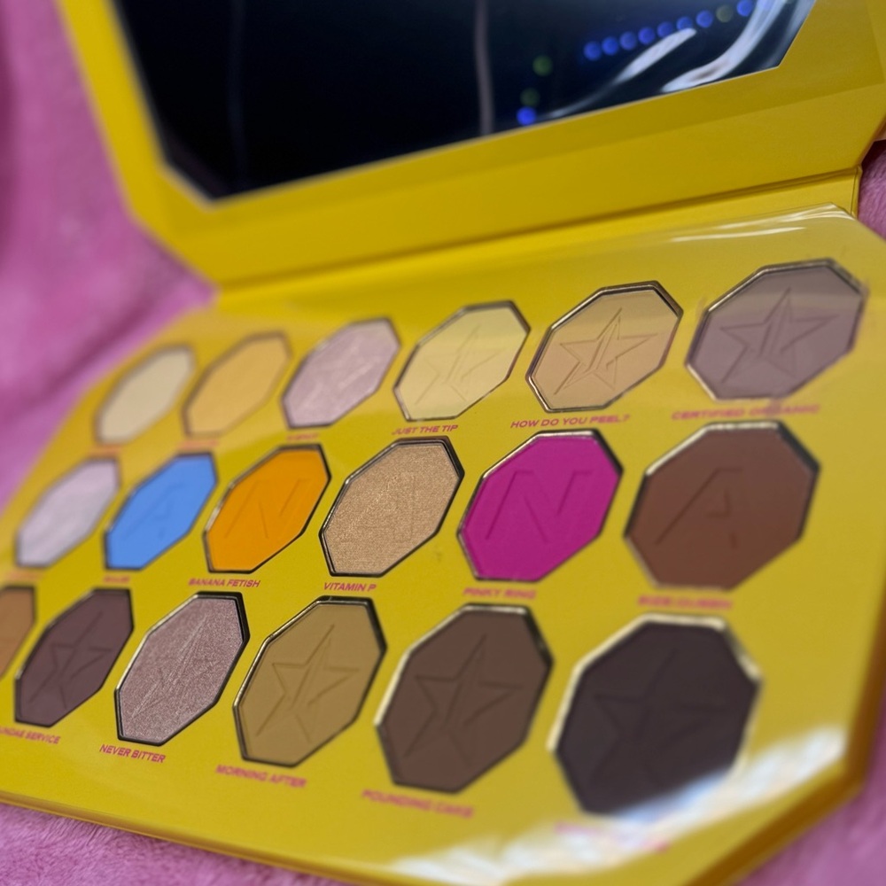 New! Banana Fetish Jeffree Star Eyeshadow Palette BNIB NWT Vaulted - Picture 1 of 10